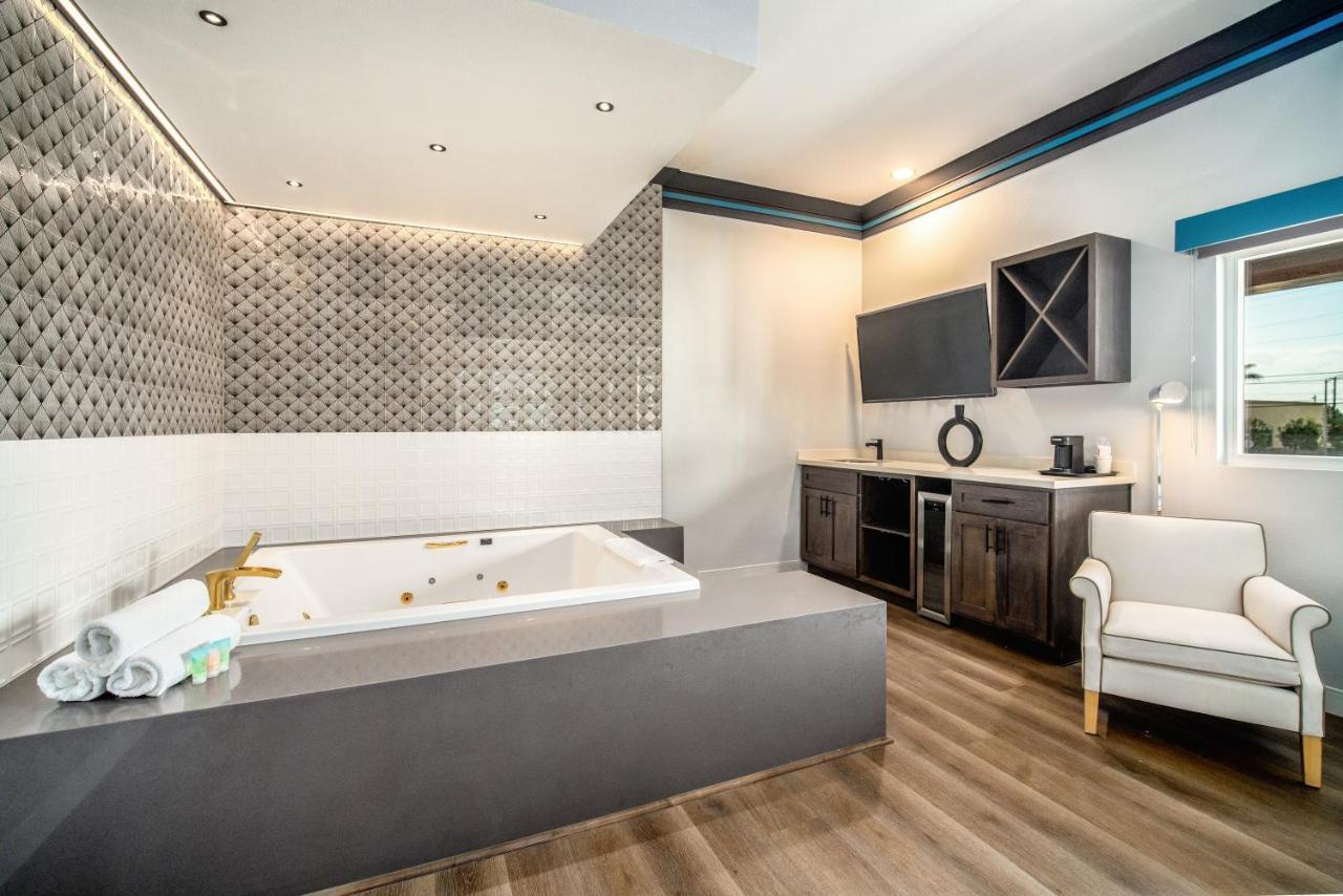 Aspire Inn Studios & Spas Bellflower Buitenkant foto