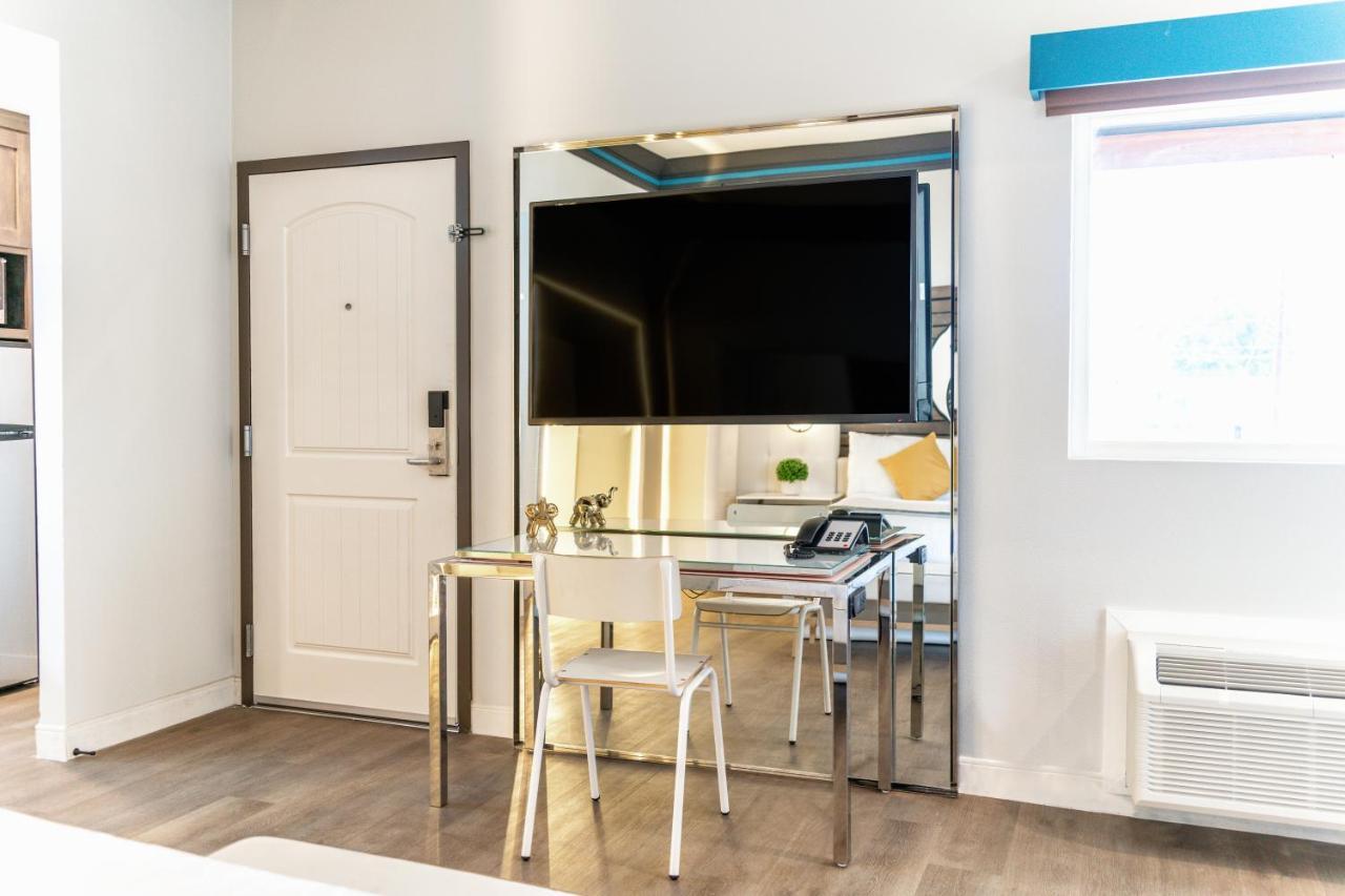 Aspire Inn Studios & Spas Bellflower Buitenkant foto