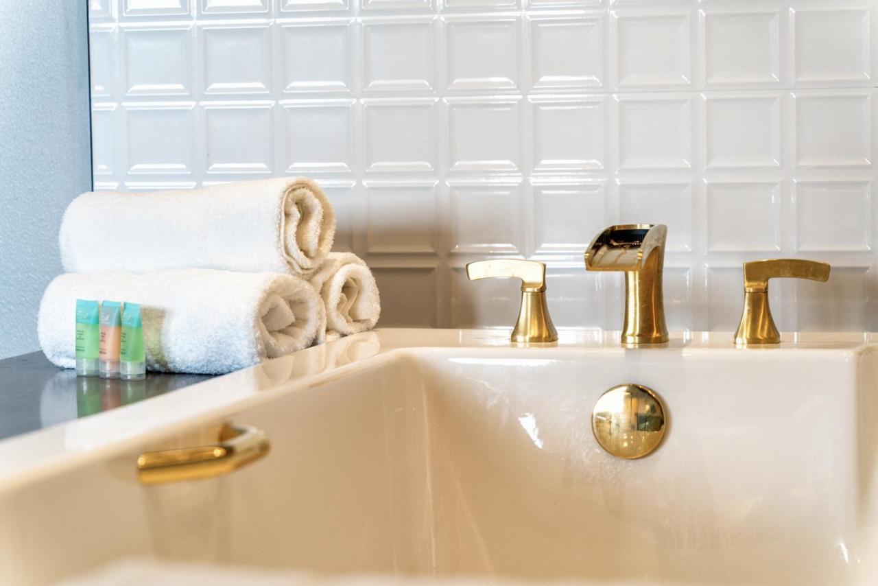 Aspire Inn Studios & Spas Bellflower Buitenkant foto