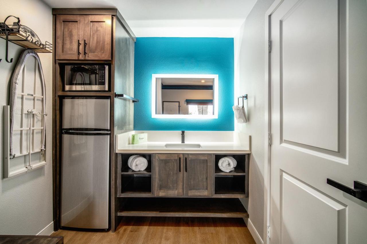 Aspire Inn Studios & Spas Bellflower Buitenkant foto