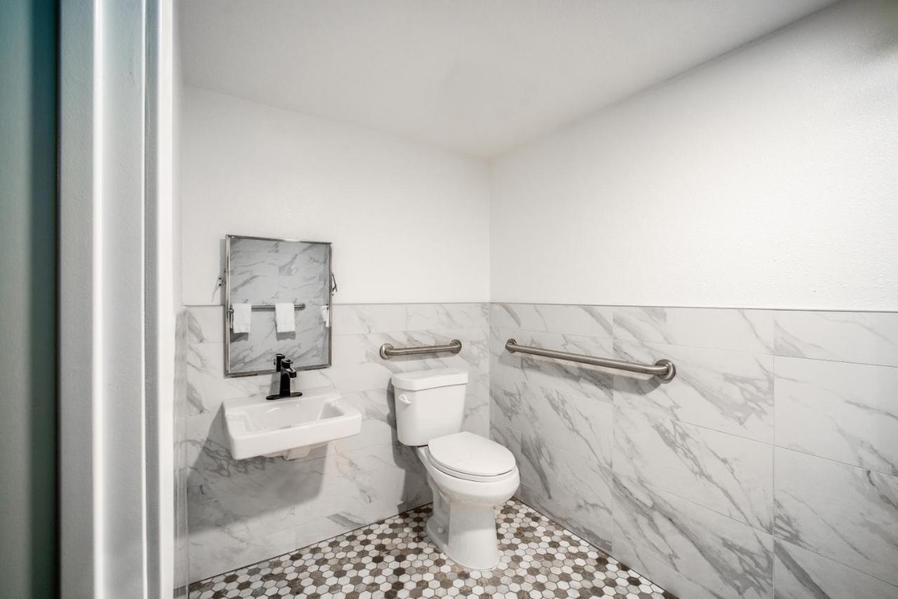Aspire Inn Studios & Spas Bellflower Buitenkant foto