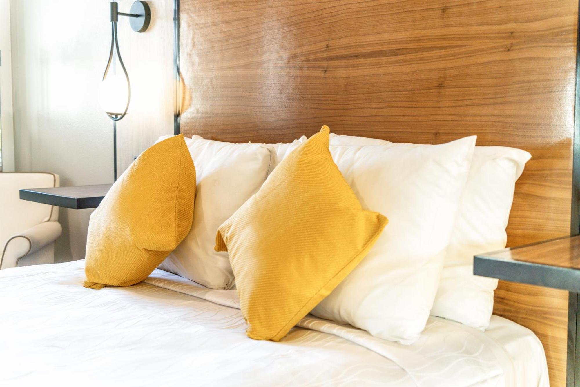 Aspire Inn Studios & Spas Bellflower Buitenkant foto